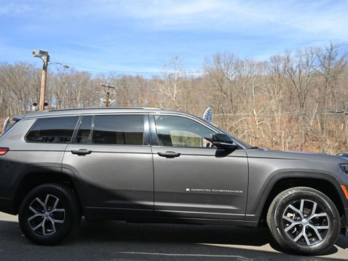 Used 2024 Jeep Grand Cherokee L Limited w/ Luxury Tech Group II image 9