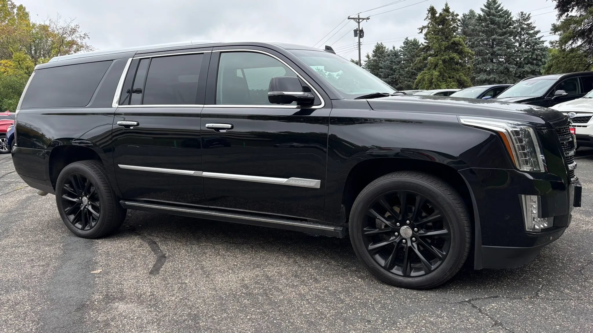 Used 2017 Cadillac Escalade ESV Premium Luxury AWD/4WD image 12