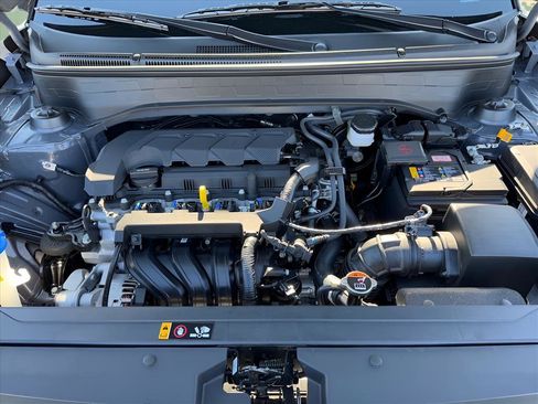 Certified 2025 Hyundai Venue SEL image 8
