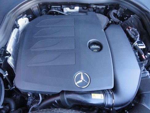 Used 2022 Mercedes-Benz GLC 300 4MATIC w/ AMG Line image 26