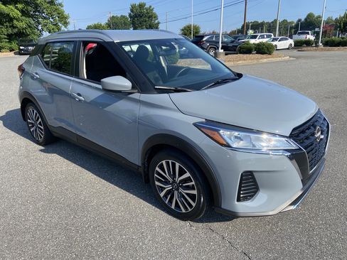 Certified 2022 Nissan Kicks SV FWD image 3