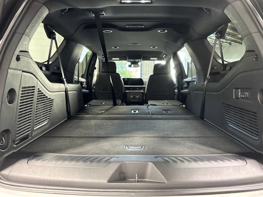 Used 2026 Chevrolet Suburban LT w/ Comfort Package AWD/4WD image 66