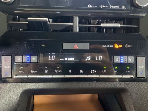 Used 2022 Toyota Avalon Touring w/ Carpet Mat Package (TMS) FWD image 15