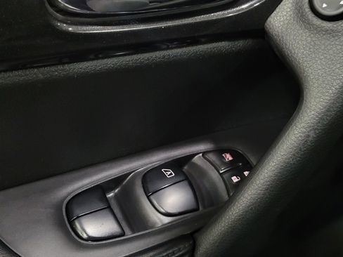 Used 2017 Nissan Rogue SV w/ Midnight Edition Package image 27