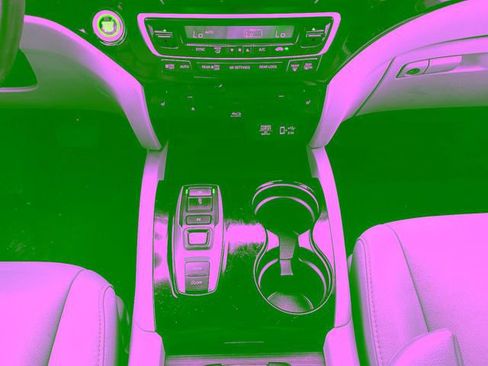 Used 2021 Honda Pilot Touring image 17