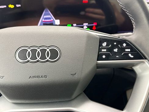 Used 2025 Audi Q5 Premium Plus w/ Premium Plus image 12