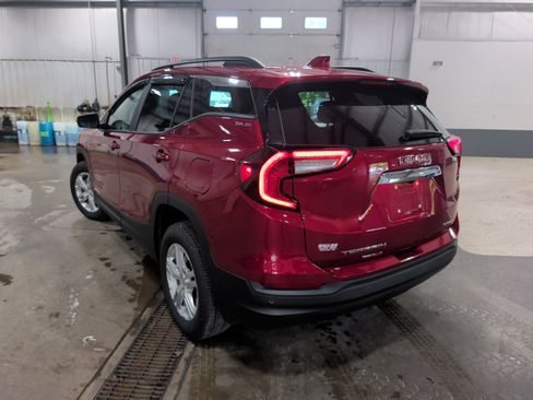 Used 2024 GMC Terrain SLE w/ Driver Convenience Package AWD/4WD image 4