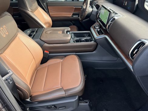 Used 2025 Ford Expedition King Ranch image 14