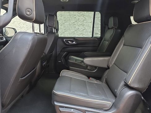 Used 2023 Chevrolet Suburban Premier image 14