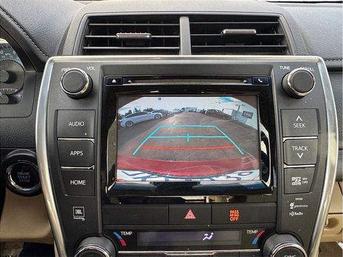 Used 2015 Toyota Camry XLE w/ Advanced Technology Package image 16