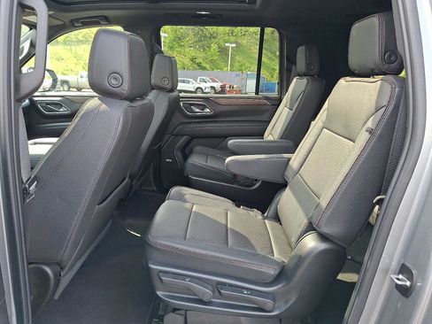 Used 2024 Chevrolet Suburban High Country AWD/4WD image 11