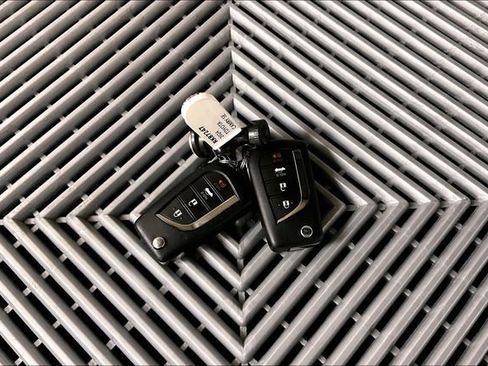 Used 2024 Toyota Camry SE image 11