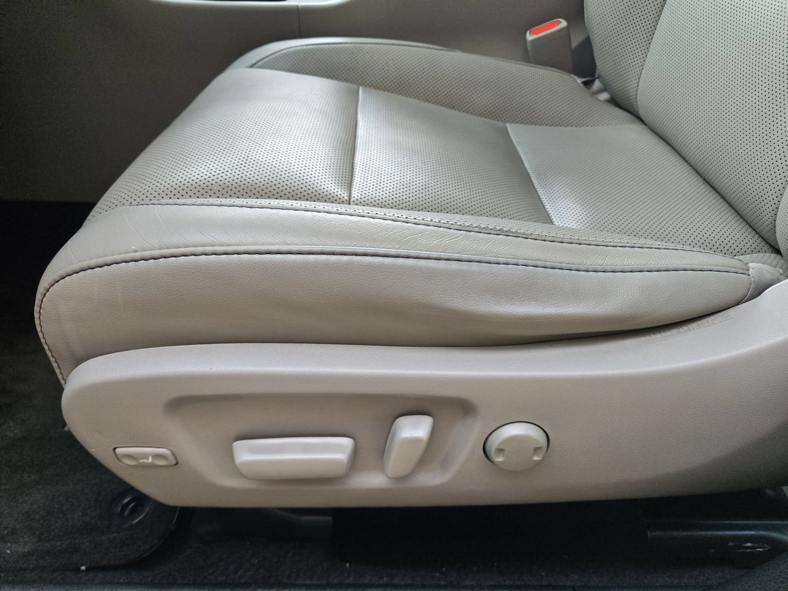 Used 2016 Toyota Highlander Limited FWD image 24