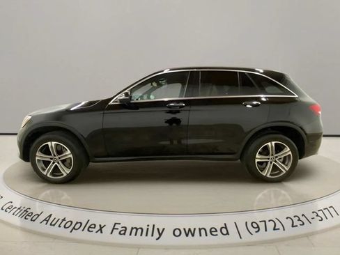Used 2017 Mercedes-Benz GLC 300 4MATIC image 2
