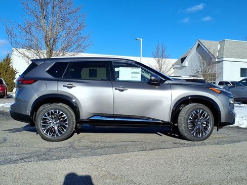 New 2026 Nissan Rogue Platinum w/ Tech Package AWD/4WD image 3