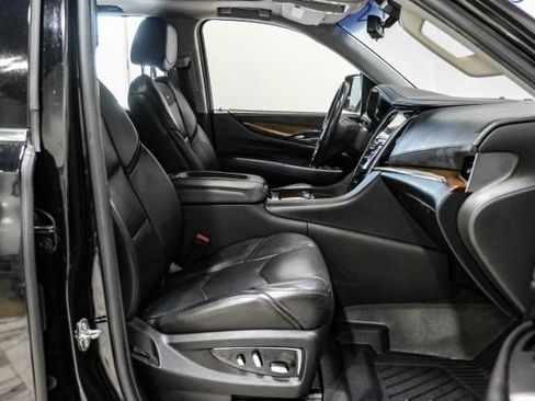 Used 2020 Cadillac Escalade ESV Luxury RWD image 31
