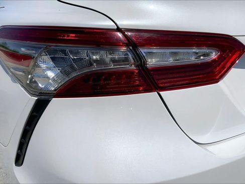 Used 2018 Toyota Camry XSE FWD image 28