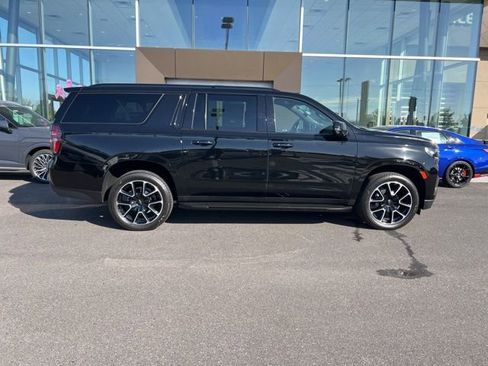 Used 2024 Chevrolet Suburban RST w/ Luxury Package image 4