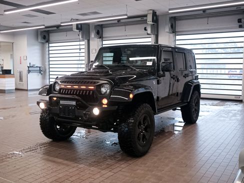 Used 2015 Jeep Wrangler Unlimited Sahara AWD/4WD image 5