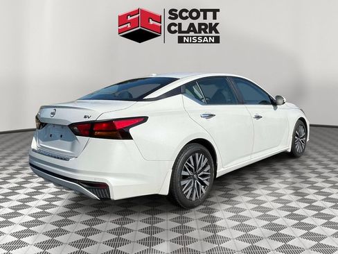 Used 2023 Nissan Altima 2.5 SV FWD image 6