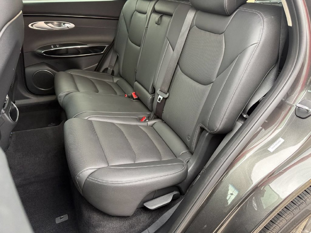 Used 2025 Genesis GV70 2.5T AWD/4WD image 26