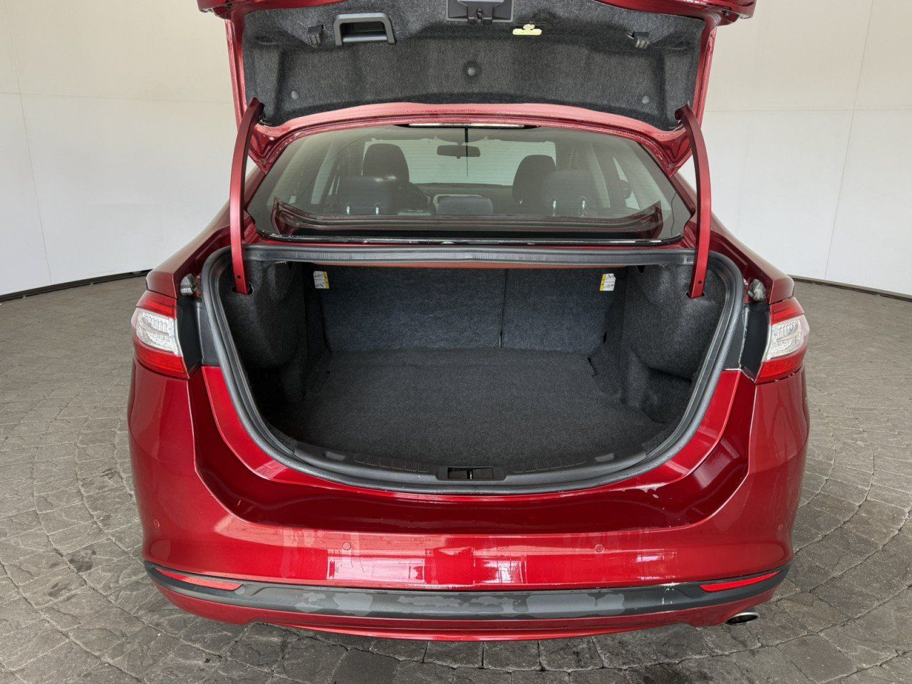 Used 2014 Ford Fusion SE FWD image 7