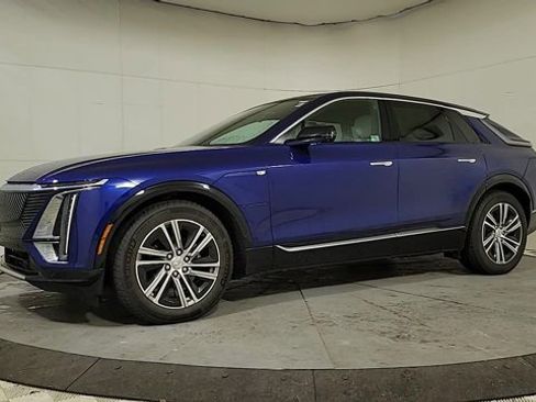 Used 2024 Cadillac Lyriq Luxury image 3