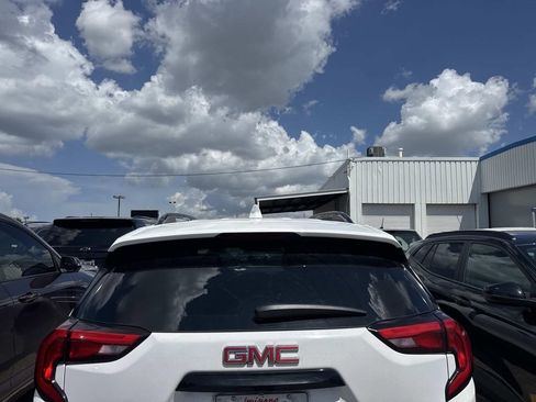 Used 2021 GMC Terrain SLE w/ Elevation Edition FWD image 7