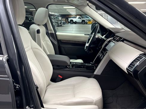 Used 2020 Land Rover Discovery HSE image 25