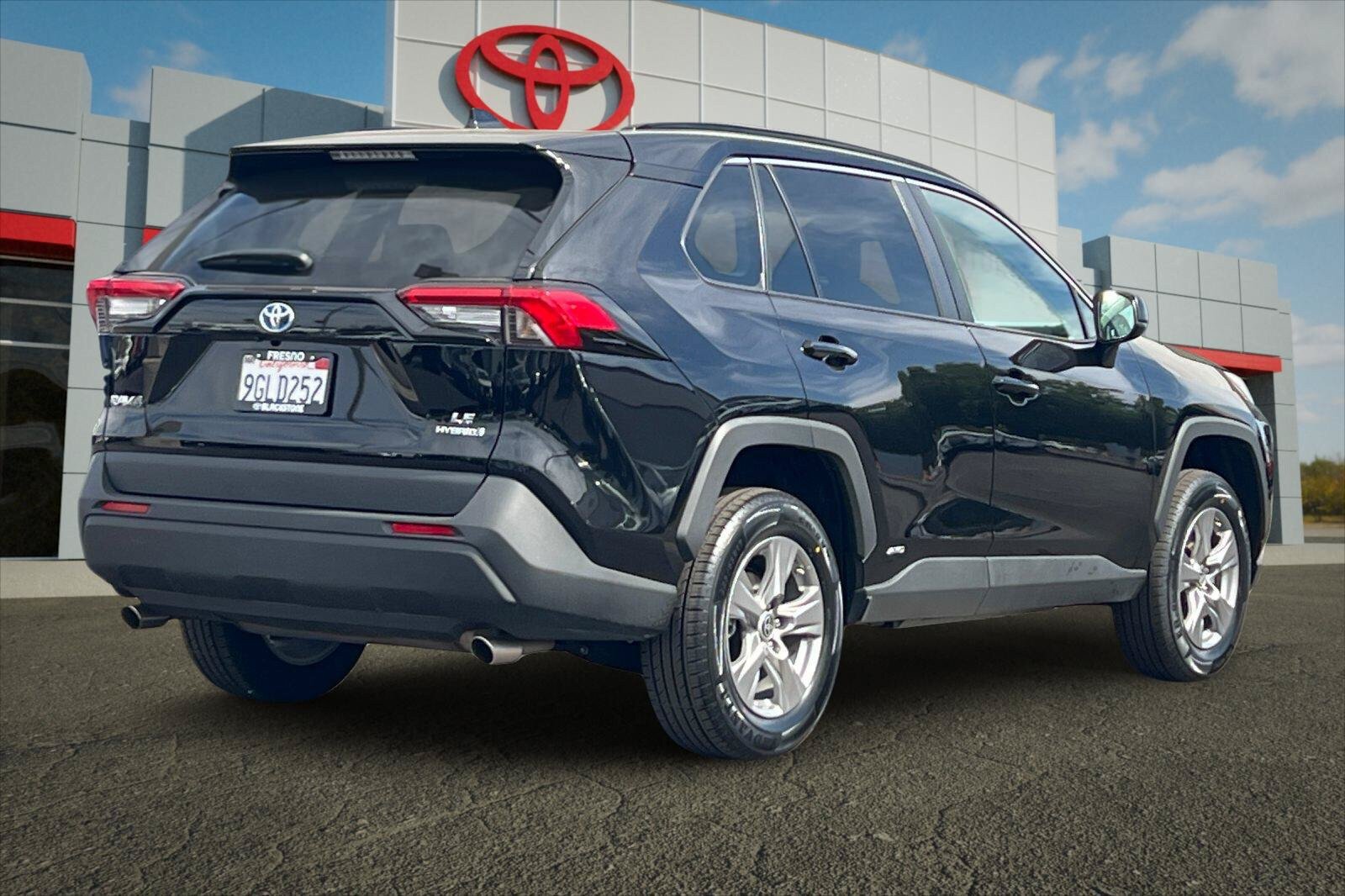 Certified 2023 Toyota RAV4 LE AWD/4WD image 3