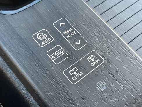 Used 2023 Nissan Ariya FWD image 31