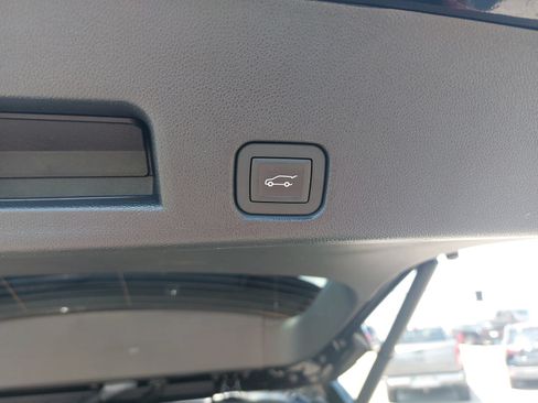 Used 2025 GMC Acadia Elevation w/ Elevation Premium Package FWD image 14