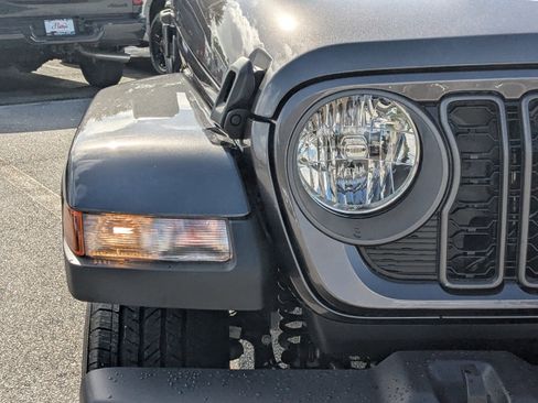 New 2025 Jeep Gladiator Sport image 9