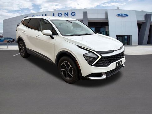 Used 2023 Kia Sportage LX image 8