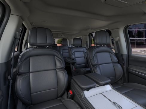 New 2026 Lincoln Navigator Premiere AWD/4WD image 10
