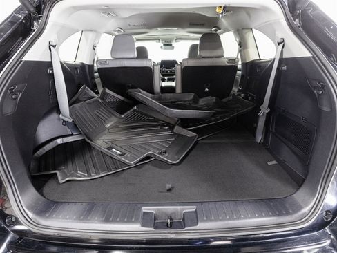 Certified 2024 Toyota Highlander XLE image 12