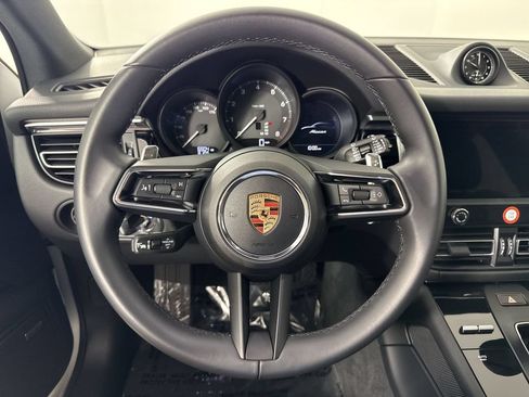Certified 2025 Porsche Macan AWD/4WD image 36
