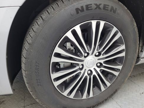 Used 2014 Chrysler Town & Country S FWD image 31