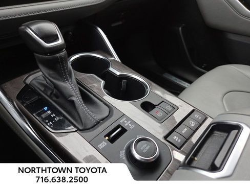 Used 2022 Toyota Highlander Limited image 16