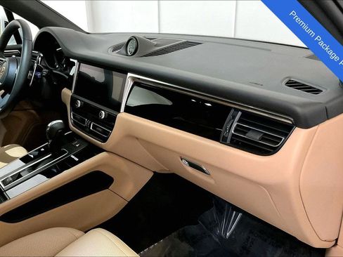 Used 2025 Porsche Macan AWD/4WD image 13