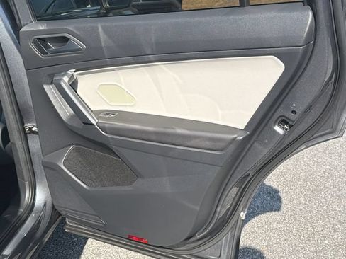Used 2019 Volkswagen Tiguan SEL w/ 3rd Row Seat Package AWD/4WD image 18