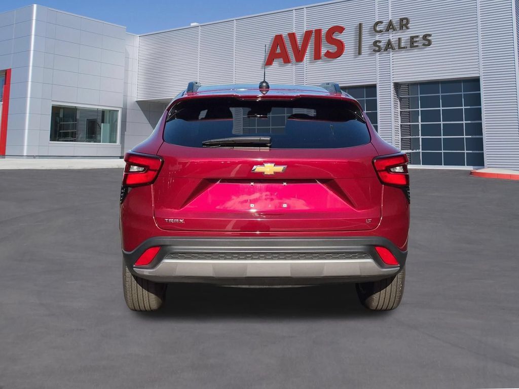 Used 2025 Chevrolet Trax LT w/ LT Convenience Package FWD image 7
