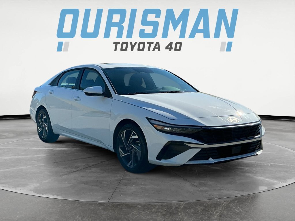 Used 2025 Hyundai Elantra SEL FWD image 1