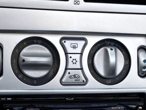 Used 2005 Chrysler Crossfire Limited RWD image 29