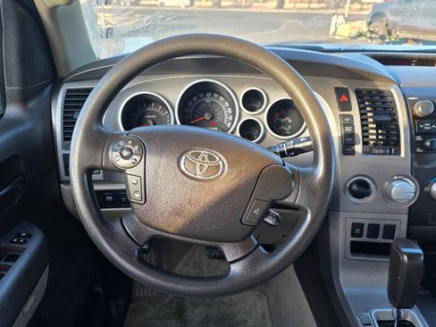 Used 2010 Toyota Tundra 4x4 CrewMax image 16