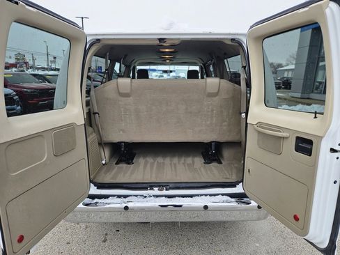Used 2010 Ford E-350 and Econoline 350 XLT image 9