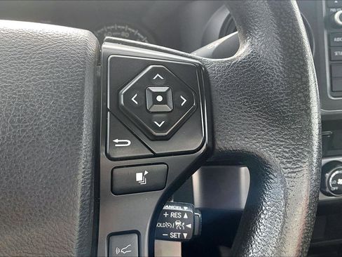 Used 2018 Toyota Tacoma SR image 21