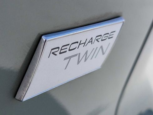 Used 2023 Volvo XC40 Recharge Plus AWD/4WD image 12