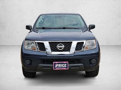Used 2019 Nissan Frontier SV image 2