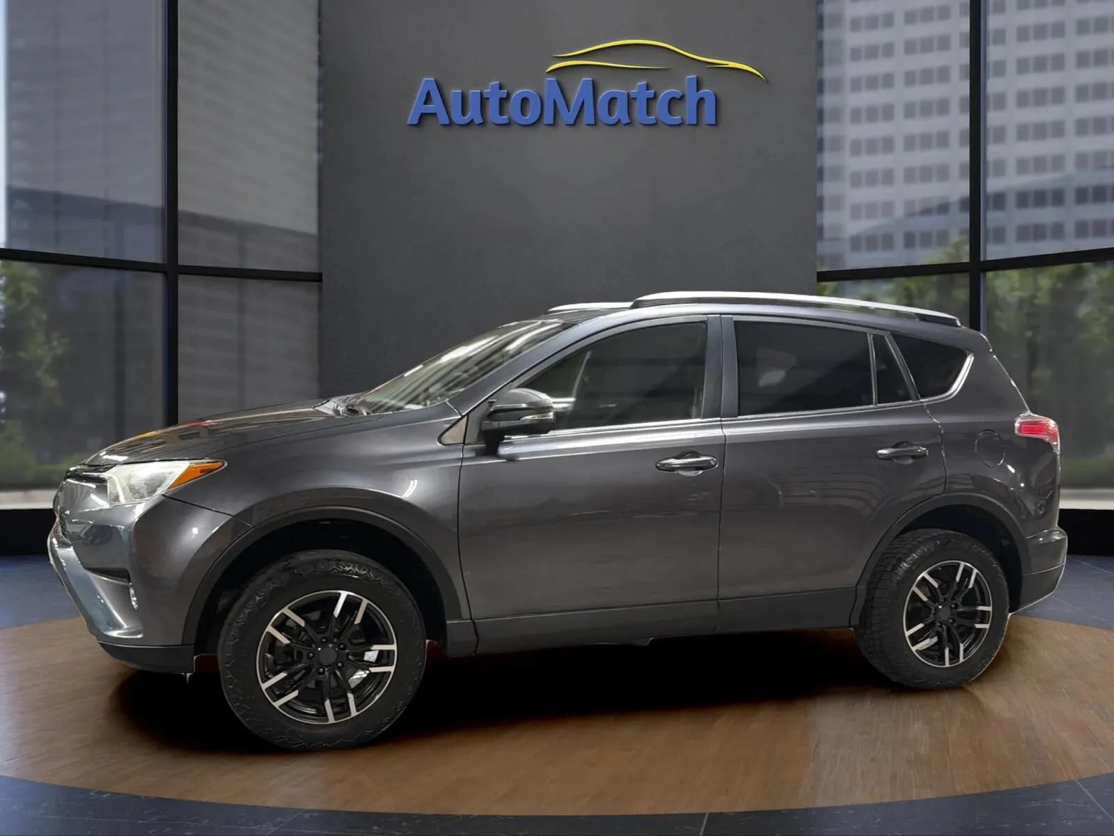 Used 2018 Toyota RAV4 XLE AWD/4WD image 5